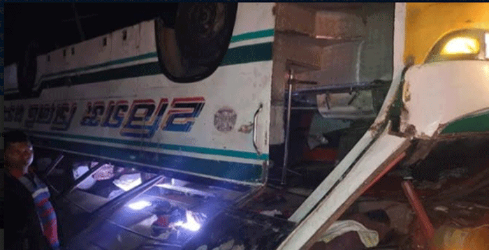 বাহুবলে যাত্রীবাহী বাস উল্টে নিহত ৪ আহত ২০