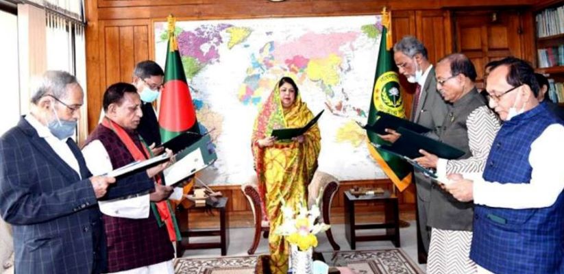 শপথ নিলেন নব-নির্বাচিত ৬ সংসদ সদস্য