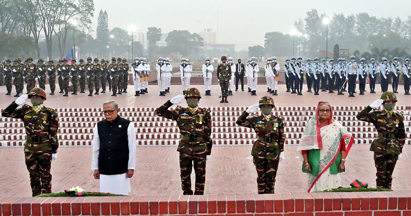 জাতীয় স্মৃতিসৌধে রাষ্ট্রপতি-প্রধানমন্ত্রীর শ্রদ্ধা