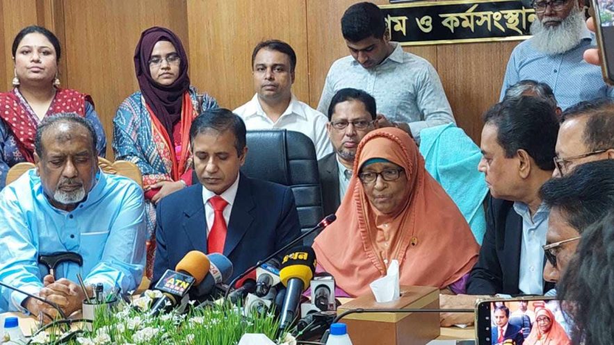 পোশাক শ্রমিকদের নতুন মজুরি ডিসেম্বর থেকে কার্যকর